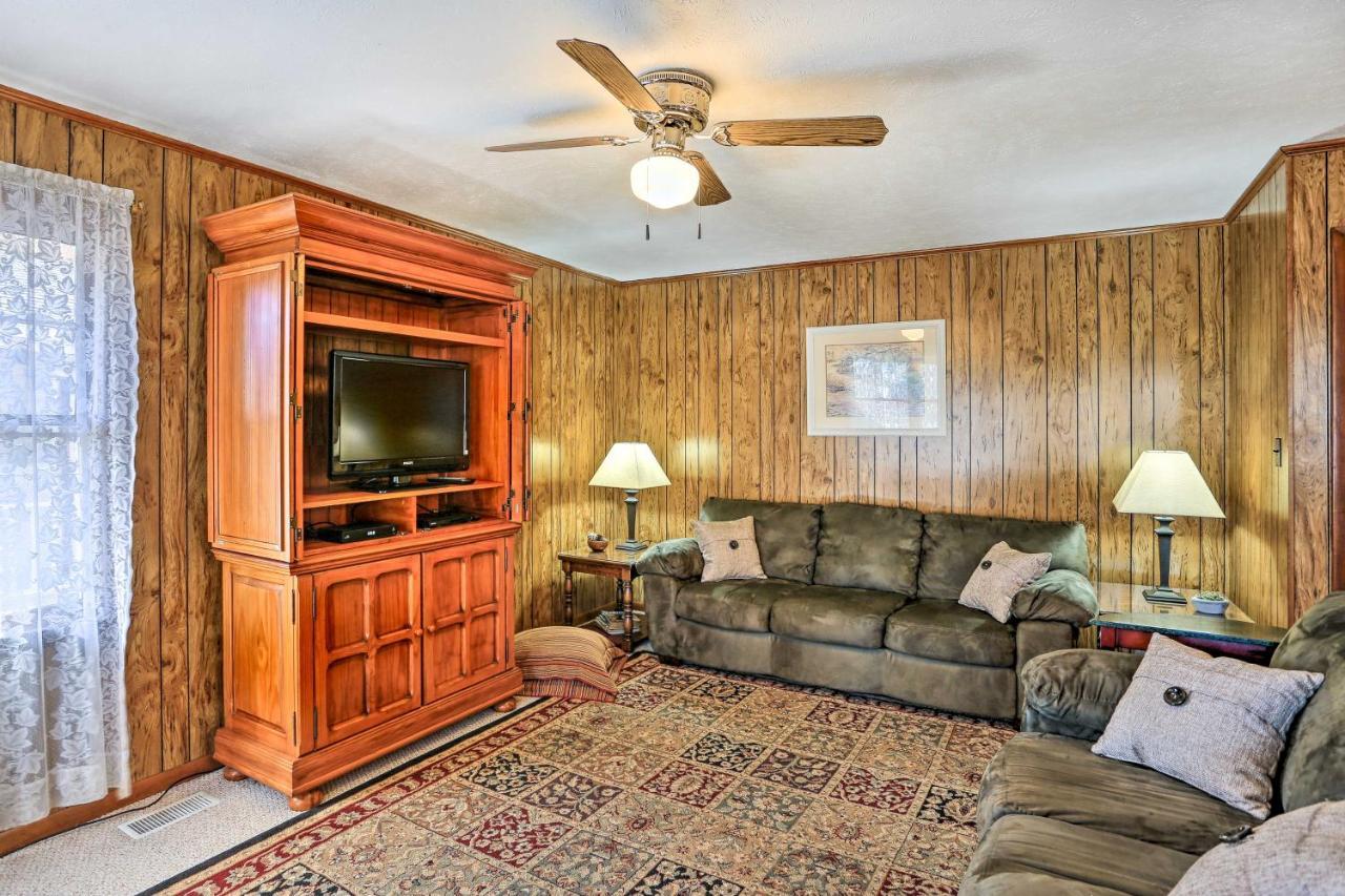 Lake Waccamaw Home With Fenced Yard And Shared Pier! Ngoại thất bức ảnh
